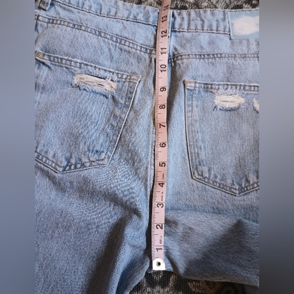 Zara High Rise Baggy Jeans Size 6 Button Fly Light Wash Raw Hem Destroyed - Picture 13 of 14